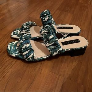 🌿Tropical Patterned Heels🍃